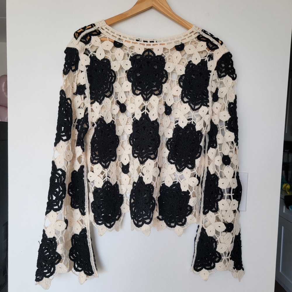 Elegant Black and White Crochet Women's Top - Picture 9 of 9